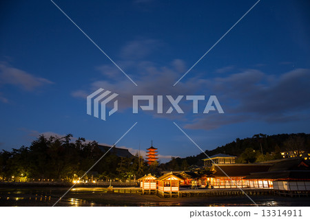 宮島嚴島神社的夜景 宮島嚴島神社的夜景 13314911