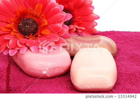 Towels, soaps, flowers Towels, soaps, flowers 13314942