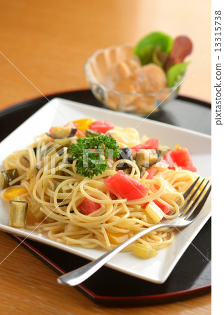 Cold pasta 13315738