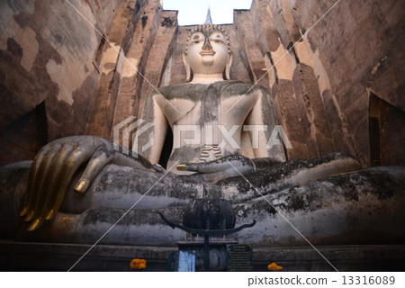 Sukhothai ruins A-Chana Buddha of Wat Sea Chum 13316089