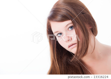 Beauty looks 13316224