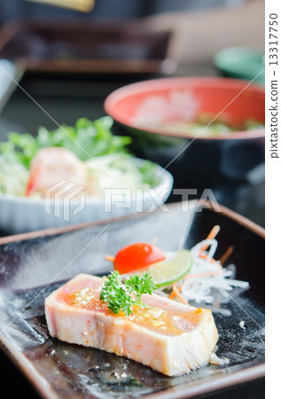 Quick grilled fish 13317750