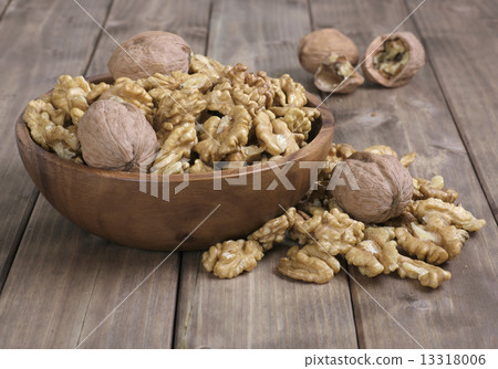 Walnuts in wooden bowl 13318006