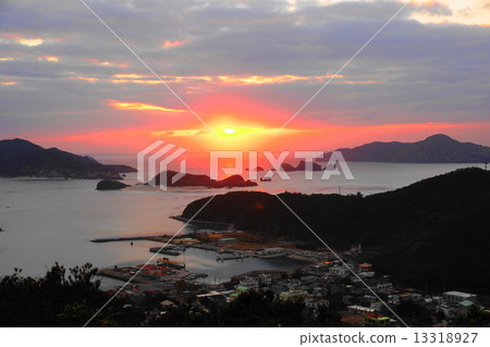 December Okinawa Kerama Islands / Zamami Island 02 The sunset's Zamami port · Takatsuki mountain view 13318927