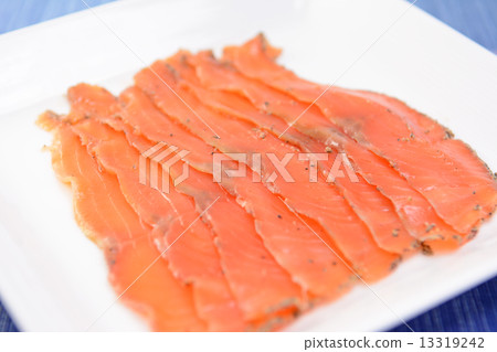 美味的熏鮭魚 美味的熏鮭魚 13319242