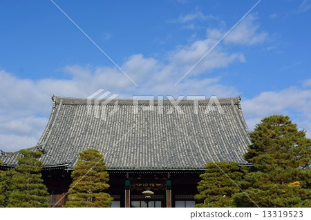 Saga Shakado in the autumn sky 13319523