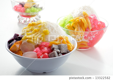 Shaved Ice dessert and Fresh fruits 13322582