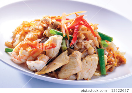 fried rice noodles with Seafood 13322657