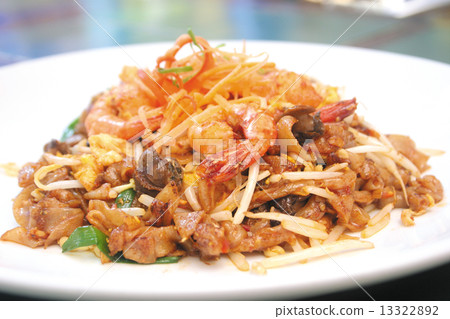 fried rice noodles with Seafood 13322892