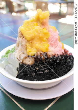 Shaved Ice dessert with Fresh fruits 13322897