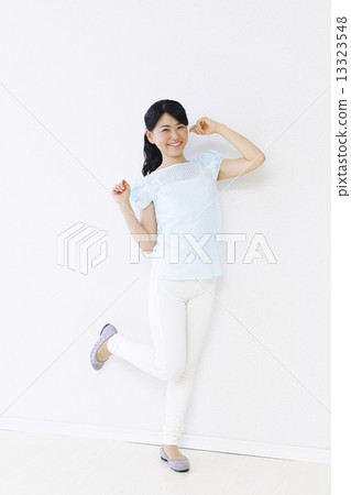 young woman      13323548