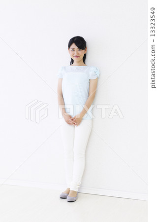 young woman      13323549