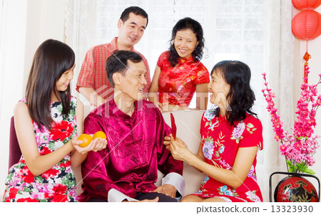 Asian family celebrate Chinese new year 13323930