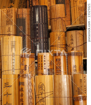 图库照片: chinese traditional bamboo slips.