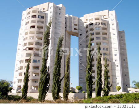 Or Yehuda Neve Rabin Cypresses 2010 13325113