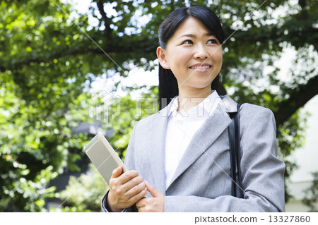 Business woman 13327860
