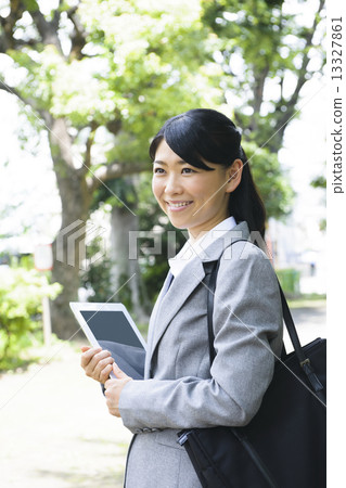 Business woman Business woman 13327861