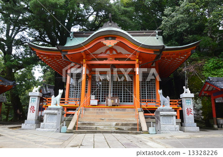 Worship Palace of Wakamiya Inari Shrine (near Kameyama company / 2 gallery, Irinbayashi Nagasaki city Nagasaki prefecture) 13328226