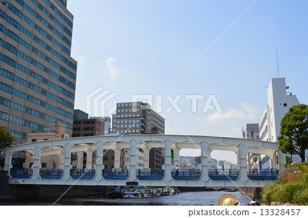 "Toyohama Bridge" seen from the river side of the Nihonbashi River (Chuo Ward, Tokyo) 13328457