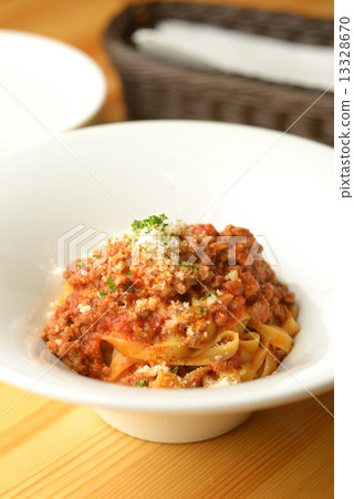   Bolognese 13328670