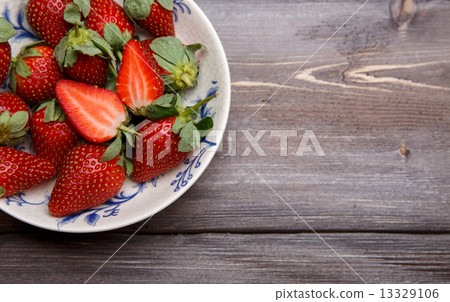 strawberry 13329106