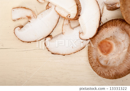 shiitake mushrooms 13331322