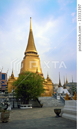 Phra Si Ratana Chedi stupa Phra Si Ratana Chedi stupa 13331397