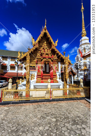 Wat Klang Wiang temple, ChiangRai at sunny day 13331953