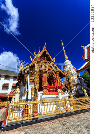 Wat Klang Wiang temple, ChiangRai at sunny day 13331954