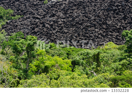 Black Mountain 13332228