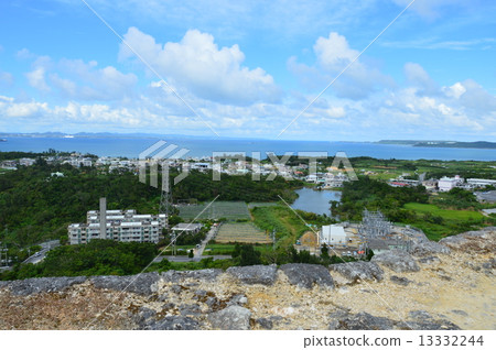 從Katsuren城堡遺址（Ukima Prefecture Urumaichi Katsunai Minami Kazehara）景觀 13332244