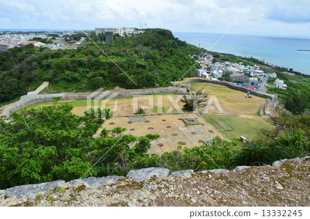 從Katsuren城堡遺址（Ukima Prefecture Urumaichi Katsunai Minami Kazehara）景觀 13332245