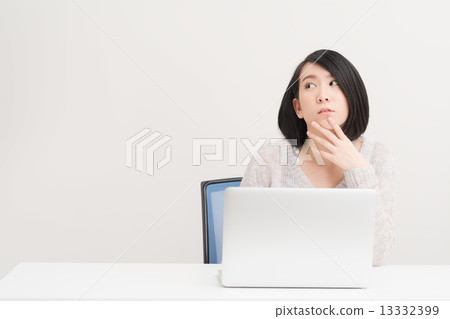 Troubling women Troubling women 13332399