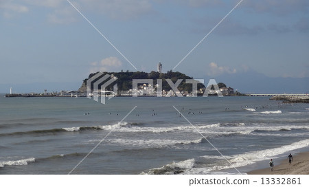Enoshima wishing from the Shichinagahama coast of Shonan Enoshima wishing from the Shichinagahama coast of Shonan 13332861