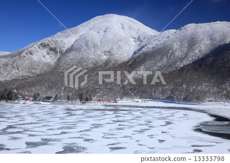 Snow wind appearance on the frozen Akagiyama Onuma 13333798