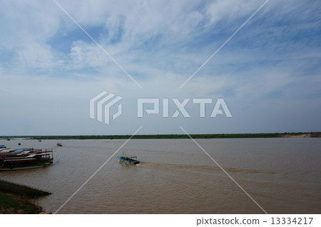 Tonle Sap Lake (Angkor Wat) 13334217