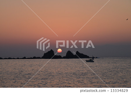 Sunrise of Manazuru Mitsuishi Coast 13334829