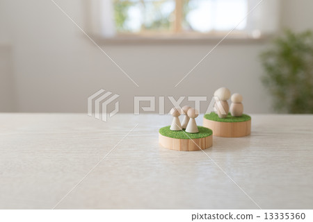 A small person 13335360