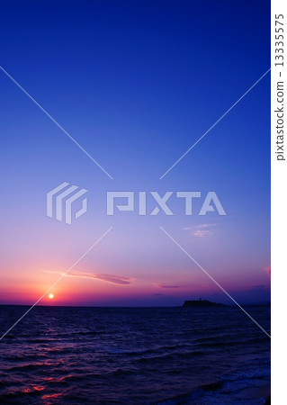 [Kanagawa] Sunset at Inamuragasaki 13335575