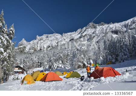 Yatsugatake cottage hut in winter 13336567