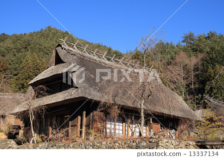 茅草屋頂(西湖)的日本房屋 茅草屋頂(西湖)的日本房屋 13337134