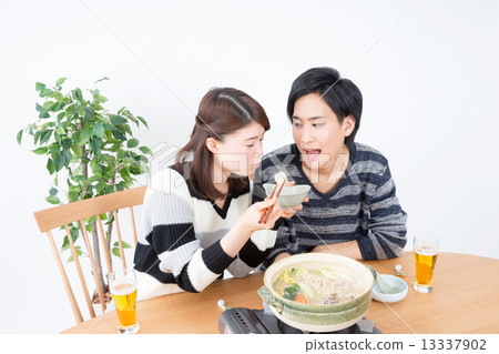Young couple (pot) 13337902