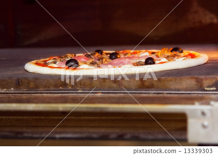 pizza pizza 13339303
