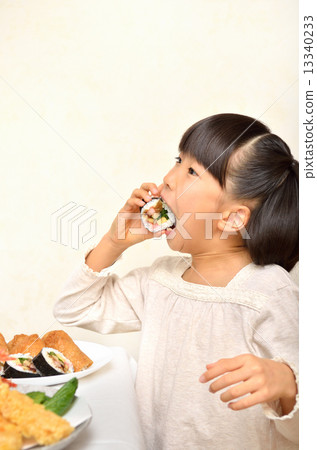 一個吃壽司的女孩 13340233