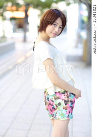 Young lady fashion 13341821