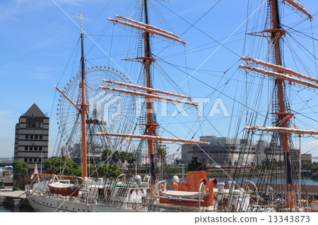 Ship and Ferris Wheel 13343873