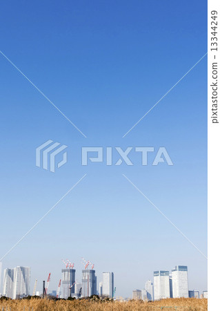 [Tokyo City Scenery] High rise tower apartment and development site of construction rush desired from Tokyo Rinkai sub-city center Ariake 13344249