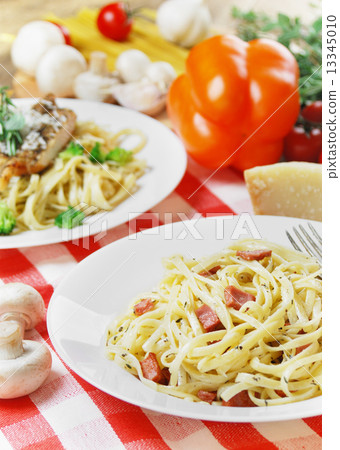 Pasta carbonara on the wooden table Pasta carbonara on the wooden table 13345010