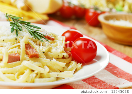Pasta carbonara on the wooden table Pasta carbonara on the wooden table 13345028