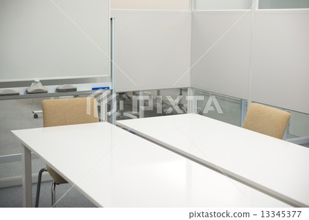 在辦公室裡 13345377